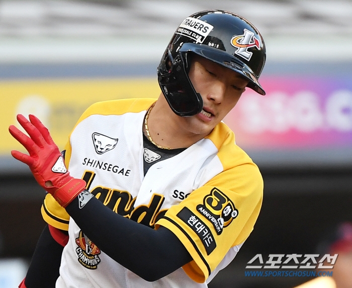 "방망이가 안보였어요" 최지훈 퇴장에 격한 항의, 감독의 해명[인천 현장…