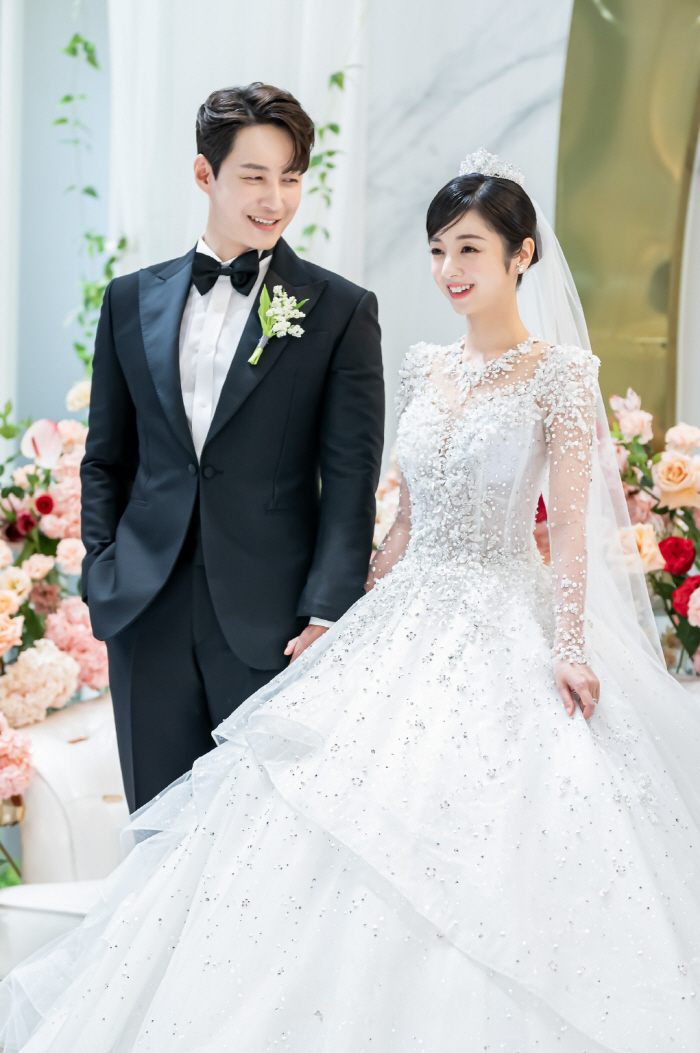 [공식] 심형탁, '♥사야'와 웨딩마치 "韓결혼식 흘린 눈물 끝으로 강한…