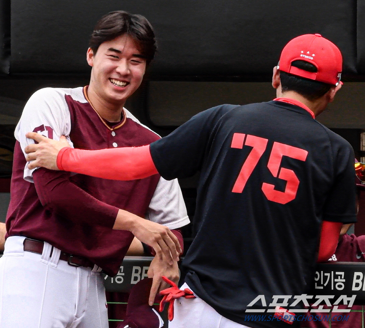 '눈빛만 봐도 헤벌쭉' 9억팔 유망주가 광주 도착 직후 찾은 사람은 누구…