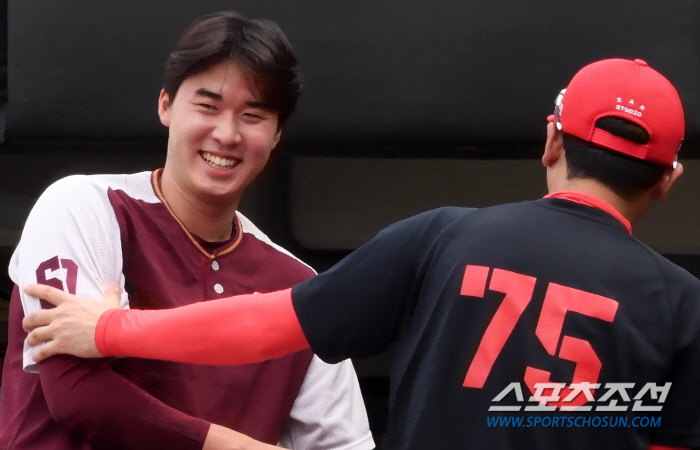 '눈빛만 봐도 헤벌쭉' 9억팔 유망주가 광주 도착 직후 찾은 사람은 누구…