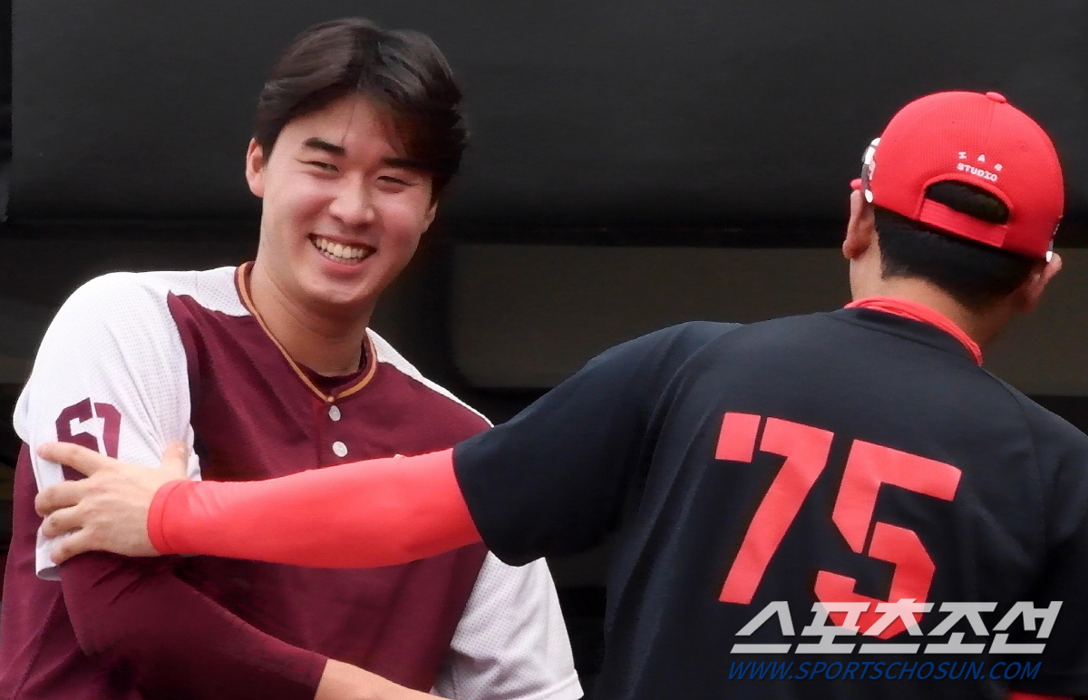 '눈빛만 봐도 헤벌쭉' 9억팔 유망주가 광주 도착 직후 찾은 사람은 누구…