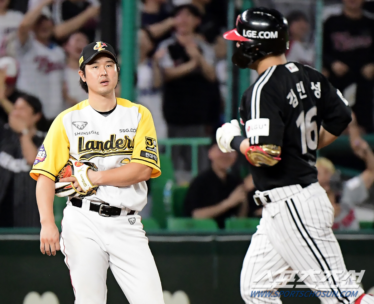 13년 선배 최정도 홈런 1위 도우미였다, 지난해 최악의 부진 때 찾아간…