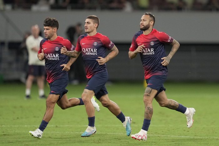LEE의 잠재력 경쟁자→KIM의 팀동료. PSG 월클 MF. B 뮌헨, …