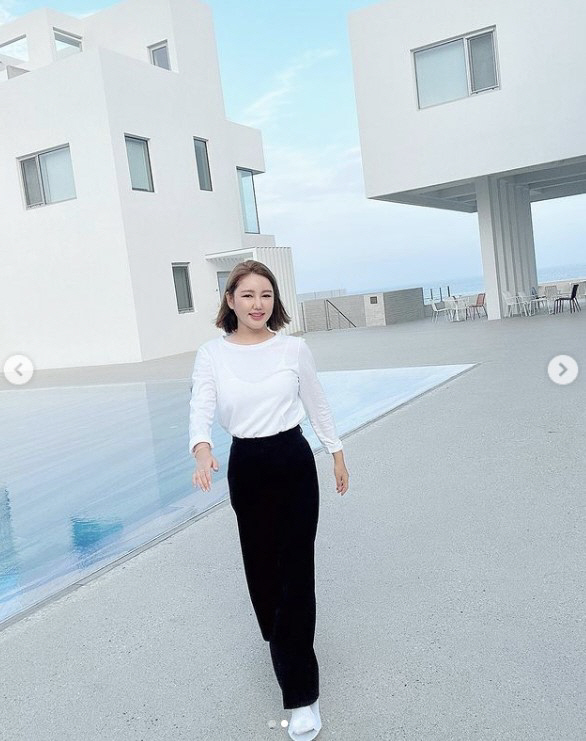송가인, 초호화 펜션서 신났네…휴가 사진도 화보처럼