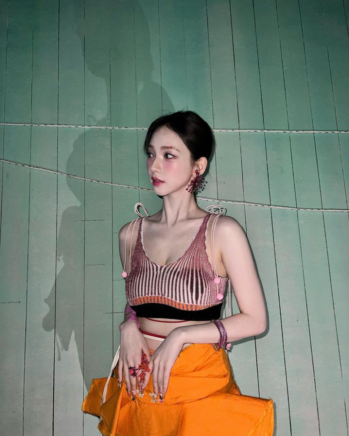 "AI가 만들 이미지인줄"…카리나, 무결점 비주얼 '완벽한 비주얼'에 '…