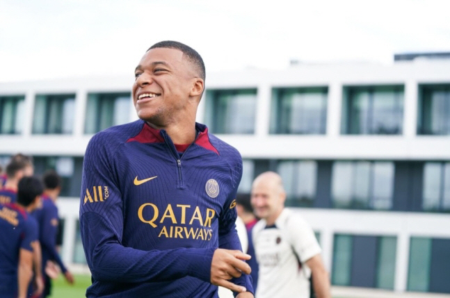 PSG 1군 복귀한 '이강인 파트너' 음바페, 파리올림픽 대표팀 지휘봉 …