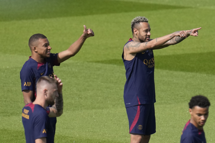 PSG 1군 복귀한 '이강인 파트너' 음바페, 파리올림픽 대표팀 지휘봉 …
