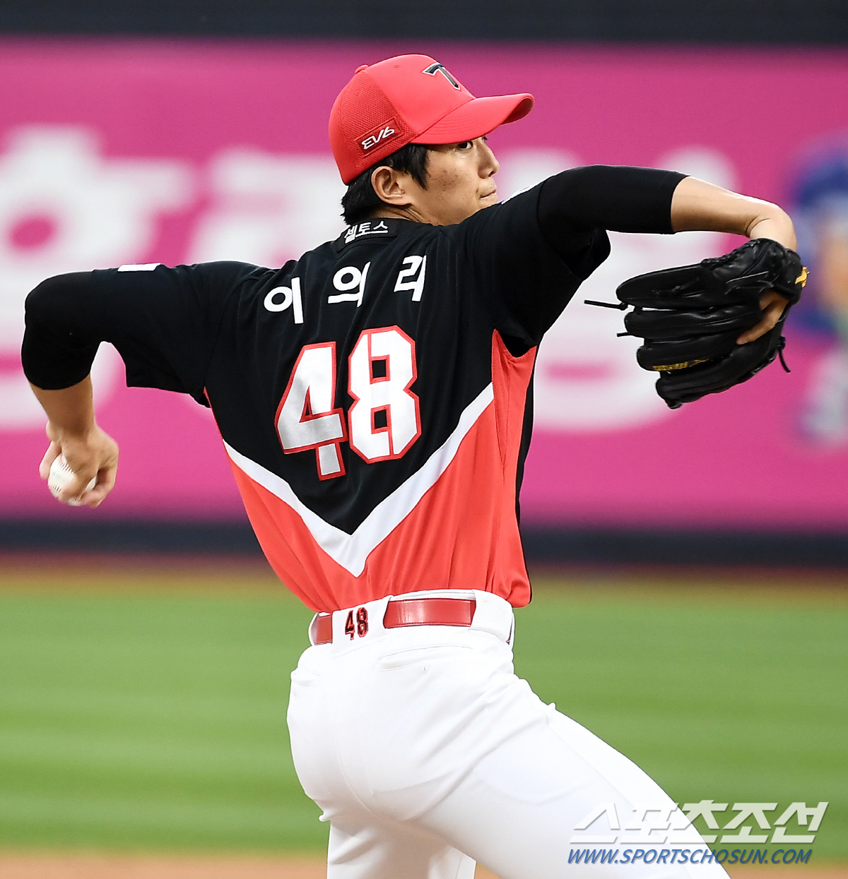 이의리 어깨 불편으로 5회 교체. 곧바로 병원이동 검진 예정. KIA-A…