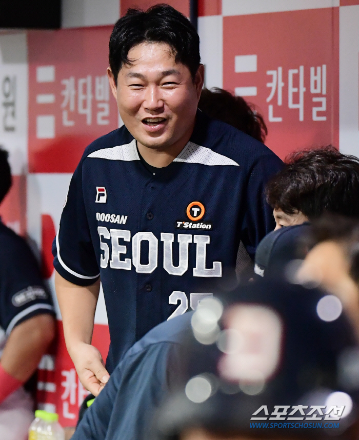 152억원 안방 마님은 복귀 신고도 남달랐다…8회 대타→쐐기 솔로포, 역…