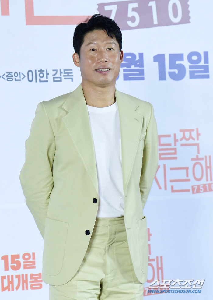 [SC초점] "좌판율로 '오펜하이머'도 꺾어"…'달짝지근해' 유해진, 어…