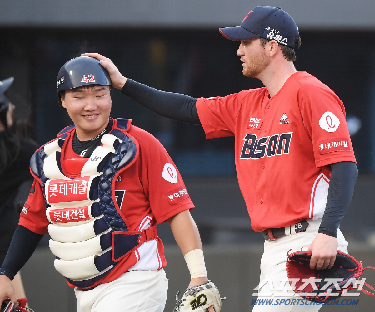 "인생이 달라질 거야" 등번호 '10' 레전드의 조언, 24세 만년 1할…