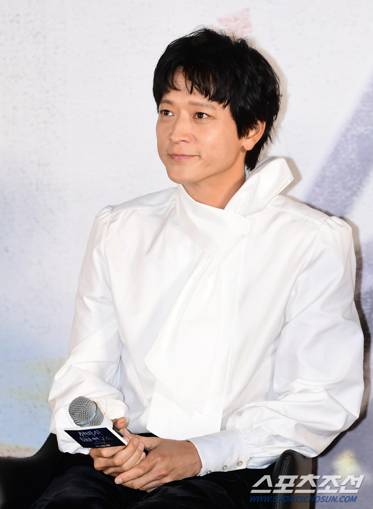 [SC현장] "'검은 사제들'과 달라"…가짜 퇴마사 강동원, '천박사'로…