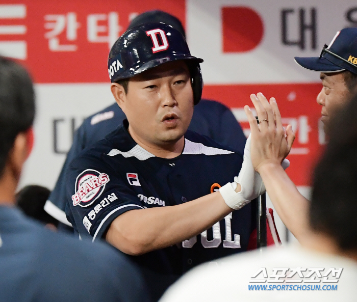 "존재감, 한 번의 스윙으로 보여줬다" 국민타자 박수 보낸 '역대 15번…