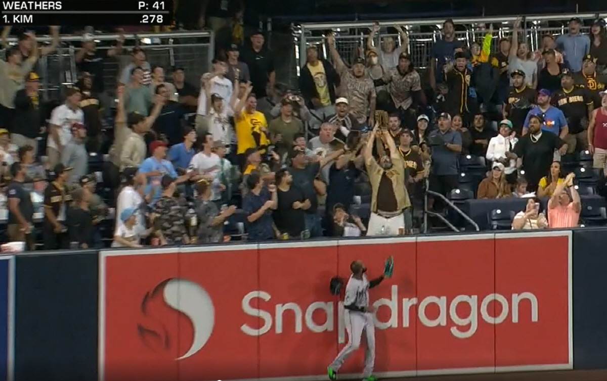 펫코파크 좌측 외야석은 핫플레이스, 왜? '김하성 홈런존'이니까...17…