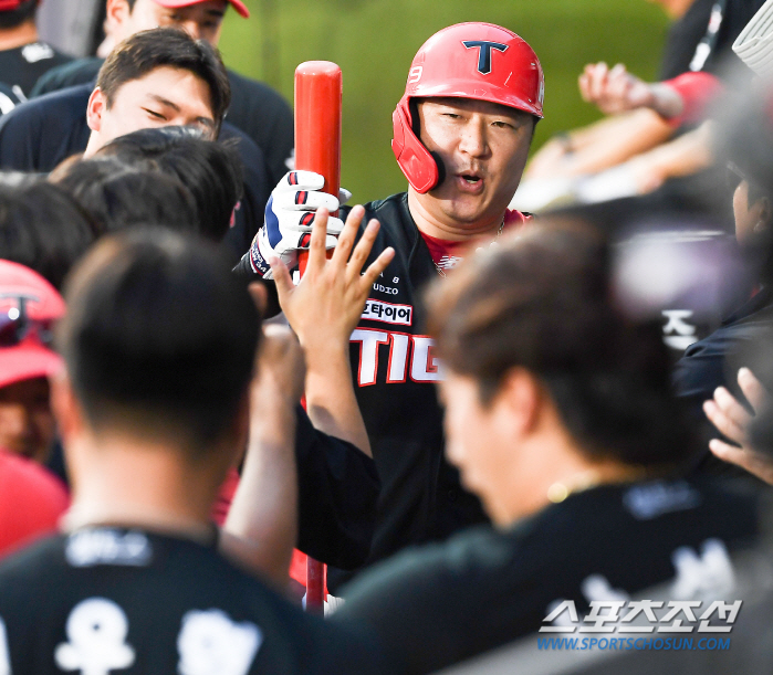 '홈런타자 납시오' 존경하는 선배에게 폴더 인사한 KT 김상수, '불혹의…