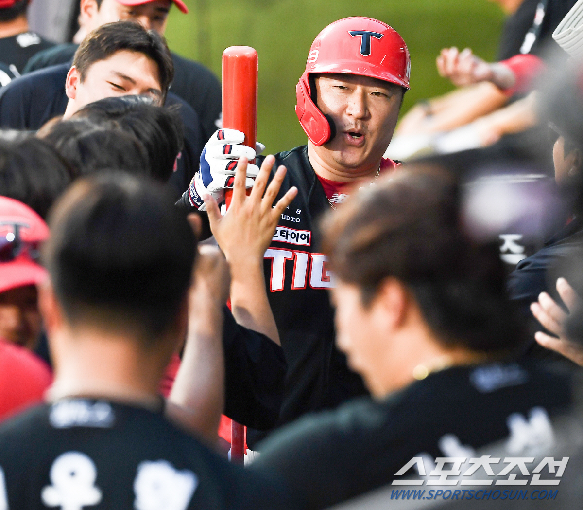 '홈런타자 납시오' 존경하는 선배에게 폴더 인사한 KT 김상수, '불혹의…