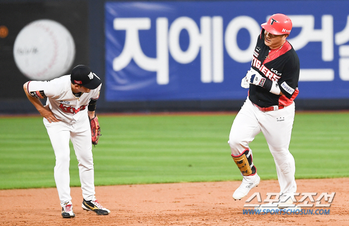 '홈런타자 납시오' 존경하는 선배에게 폴더 인사한 KT 김상수, '불혹의…