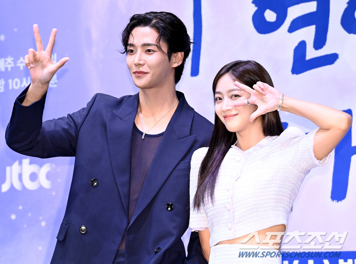 [SC현장] "포상휴가 갈것"..조보아♥로운 '이 연애는 불가항력'에 스…