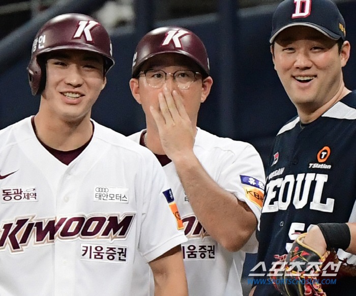 무릎에 151km 사구 맞고도 미소, 갈라진 배트로 노히트 저지, 전력 …