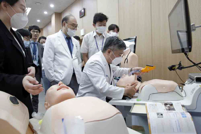 전남대병원 '교육용 시뮬레이터' 전시회 개최…VR제품 등도 선봬