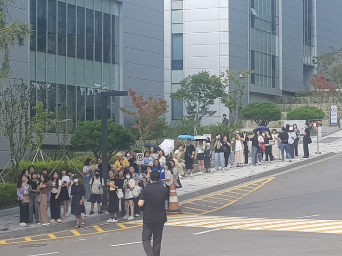 '폭염? 물렀거라' 식을 줄 모르는 KCC의 연습경기 직관 열풍