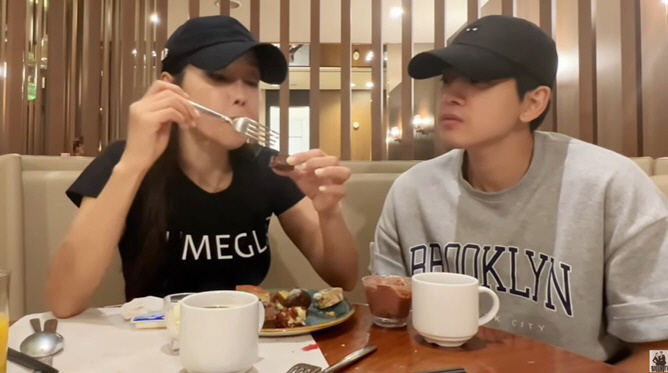 류필립, ♥미나 2시간 뷔페 폭풍먹방에 제지 "홀쭉한 배로 왔는데.." …