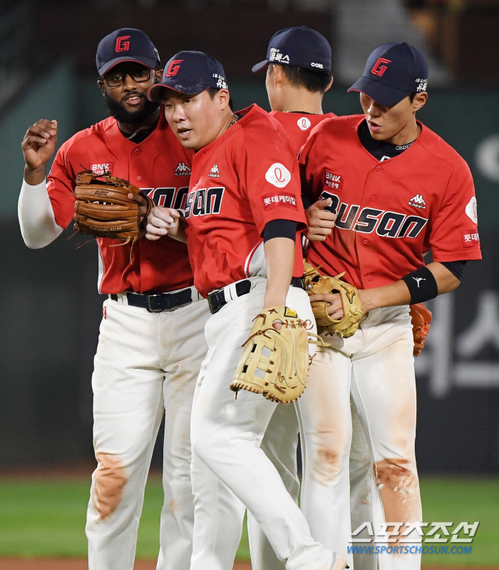 '4월 1위→7월 10위' 감독이 말했다. 롯데가 영광의 4월을 되찾으려…
