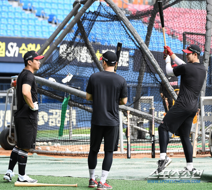 '잘나가는 LG' 훈련 분위기부터 유쾌, 쥐가 난 박해민부터 배트 고르는…