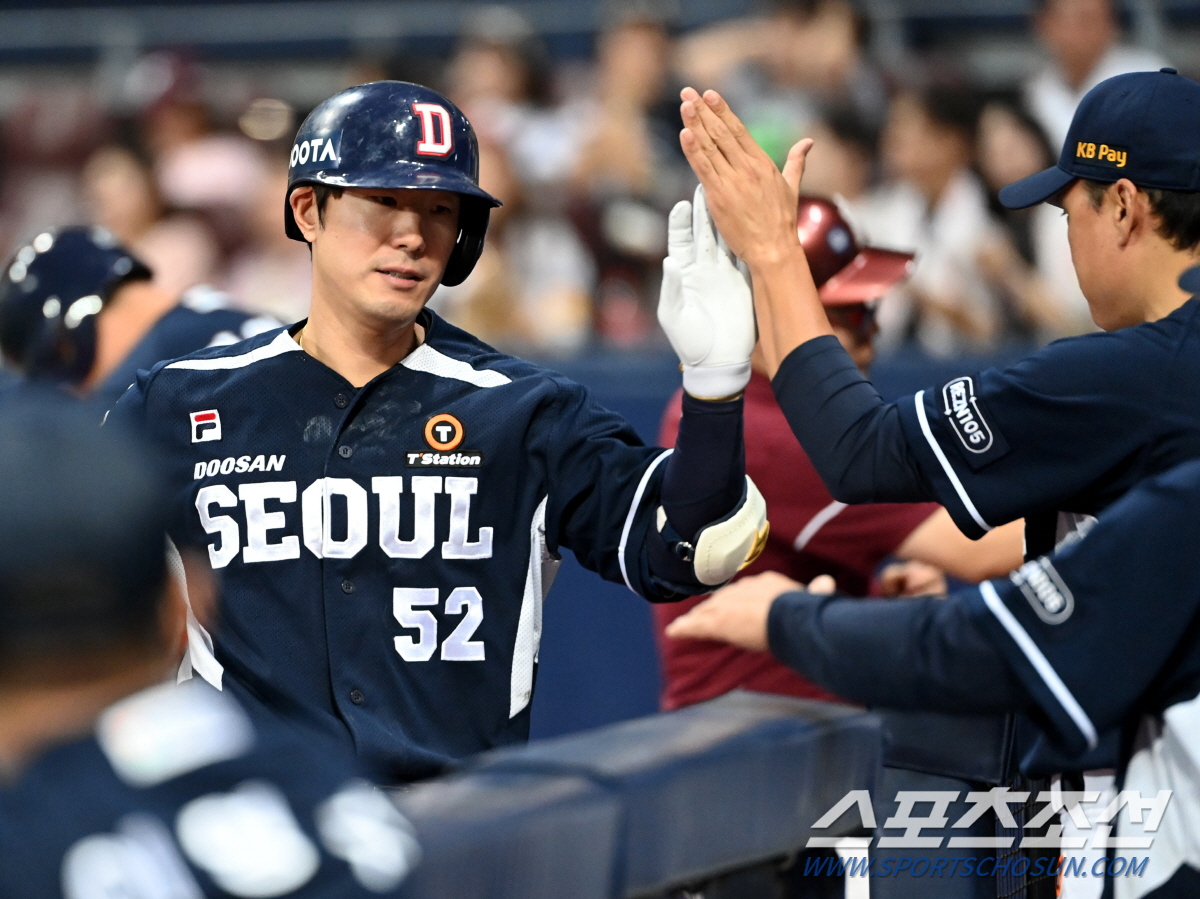 로하스 2루타 빠진 사이클링 활약·양의지 멀티히트…두산, 키움 3연전 싹…