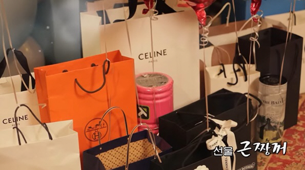 장근석, 총 1천만원 생일선물 언박싱 "가족도 명품 H사 샌들 선물" (…