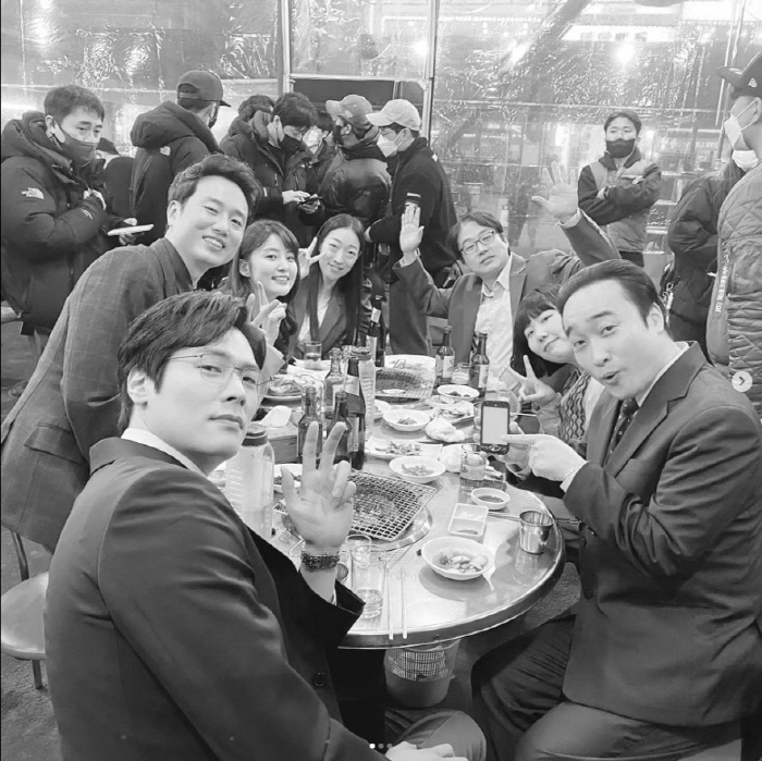 최다니엘, 안재홍X이한별과 '마스크걸' 회식 중…싱크로율 200% '만찢…