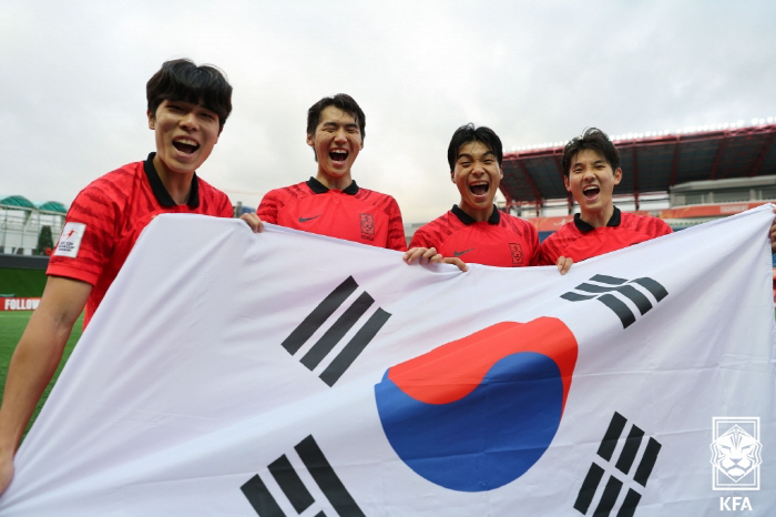 [단독]또 유럽파 센터백 탄생 'U-20 4강 멤버' 황인택, 포르투갈 …