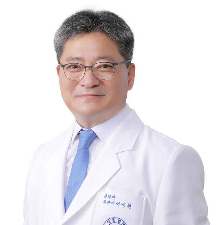 젊은데 손 '덜덜' 수전증, 원인과 치료는?