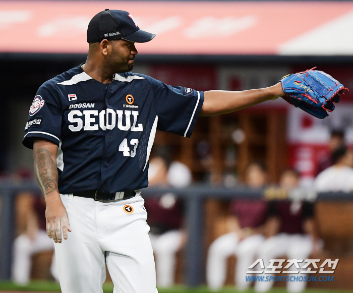 성적을 뛰어넘는 '팀 융화'…돌아온 20승 투수 "효자는 집에 돌아온다"…