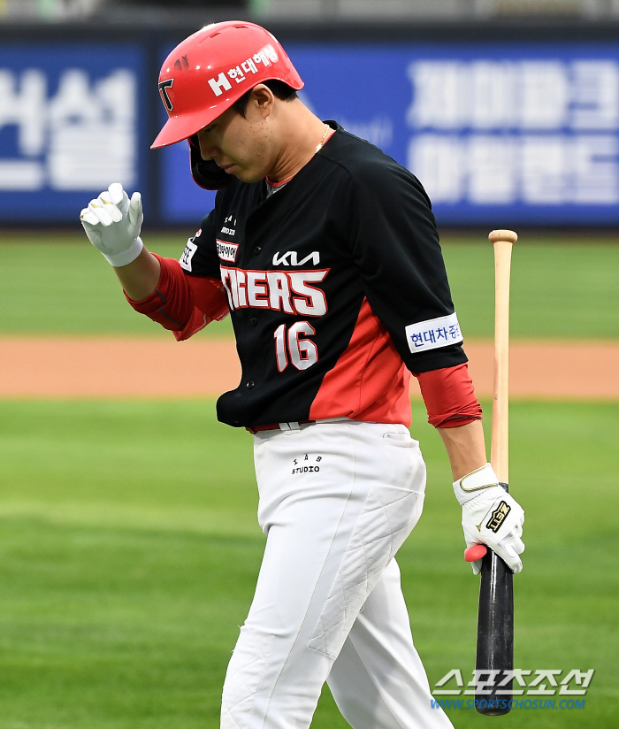 시즌 아웃에 1루수 출장, 타격 슬럼프까지…AG 외야 정말 괜찮을까?