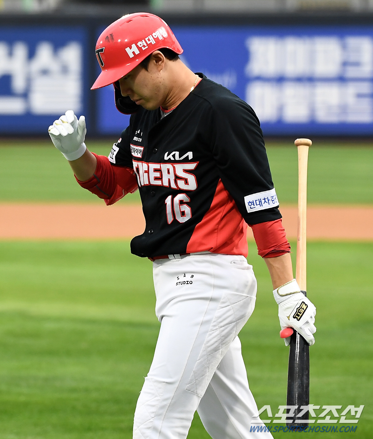 시즌 아웃에 1루수 출장, 타격 슬럼프까지…AG 외야 정말 괜찮을까?