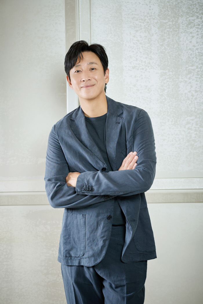 [인터뷰②] 이선균 "♥전혜진X子들과 칸 동반 참석..子 무섭다며 울기도…