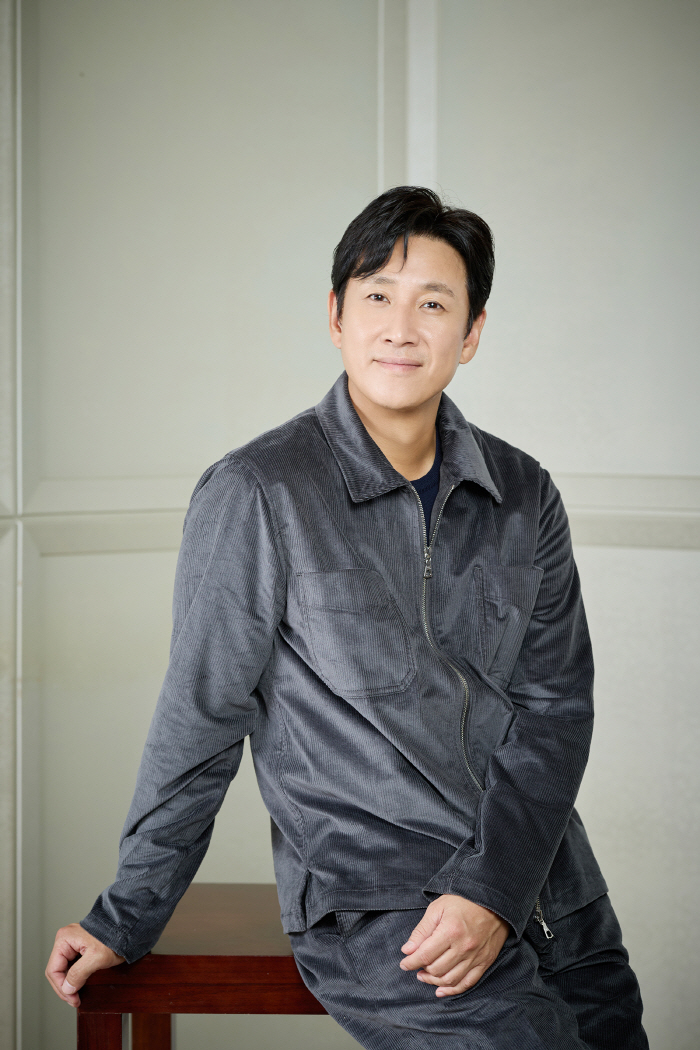 [인터뷰④] 이선균 "정유와 네 번째 호흡, 장기 연애하다 결혼한 기분"…