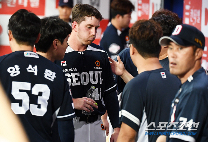 머리에 타구 맞아도 "더 던질게요"…투혼의 '연습 중독' 외인, 하루 휴…