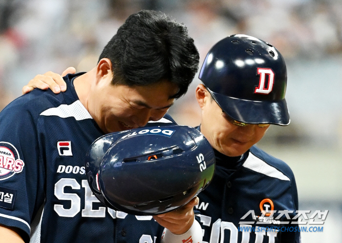 포수 레이저 송구에 귀루하다 '꽈당', 동료들 레이저 눈빛에 '웃참실패'…