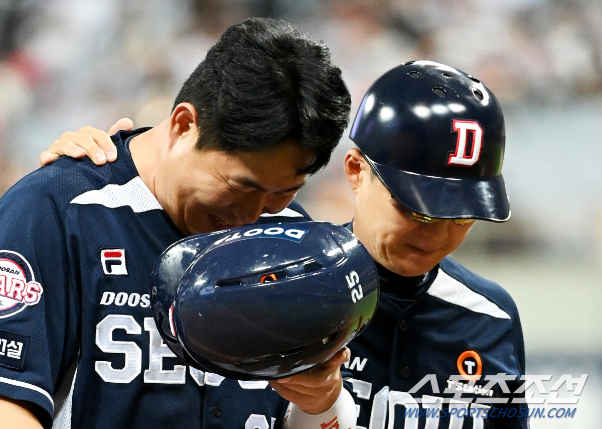 포수 레이저 송구에 귀루하다 '꽈당', 동료들 레이저 눈빛에 '웃참실패'…