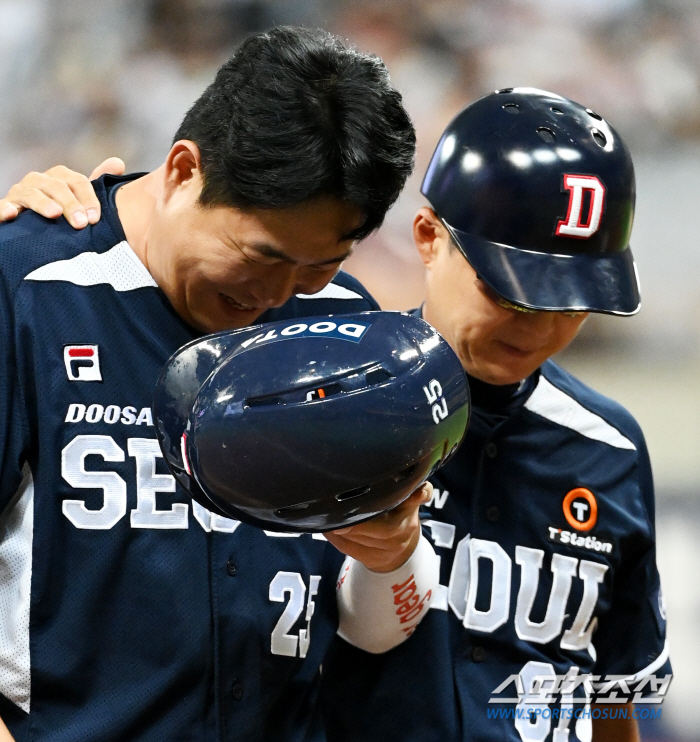 포수 레이저 송구에 귀루하다 '꽈당', 동료들 레이저 눈빛에 '웃참실패'…