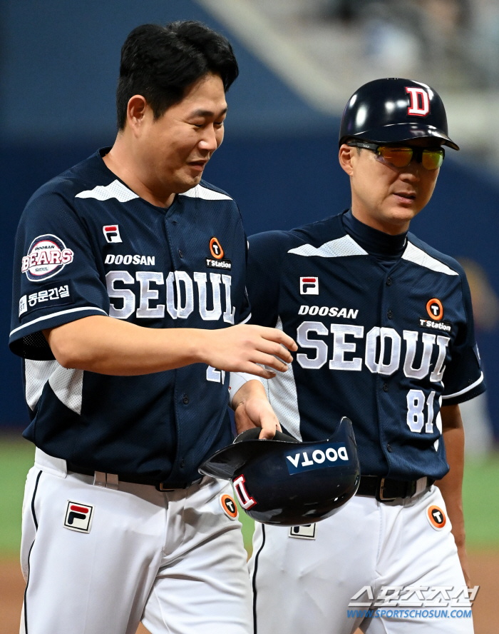포수 레이저 송구에 귀루하다 '꽈당', 동료들 레이저 눈빛에 '웃참실패'…