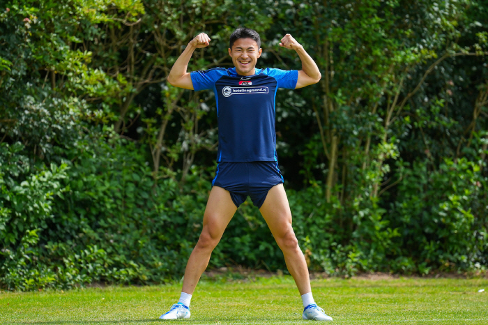 바야흐로 일본인 유럽파 전성시대…이번엔 2000년생 풀백, EPL 링크