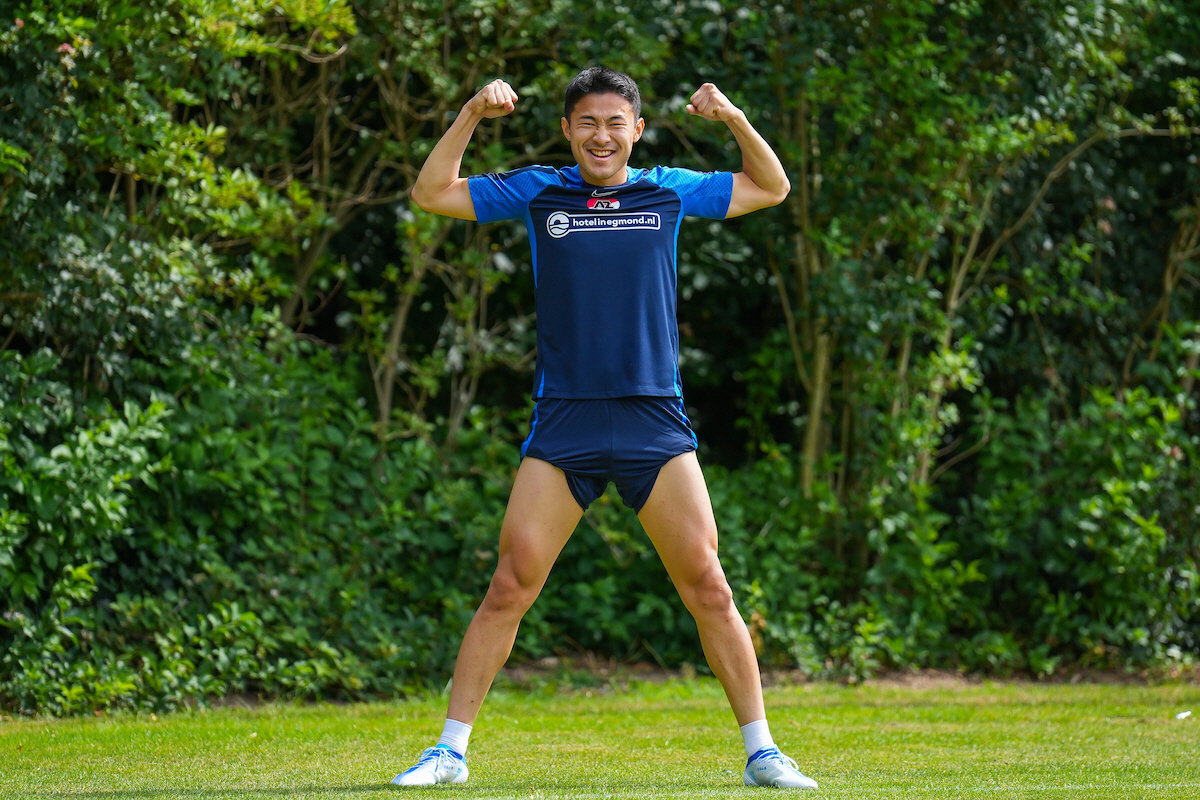 바야흐로 일본인 유럽파 전성시대…이번엔 2000년생 풀백, EPL 링크