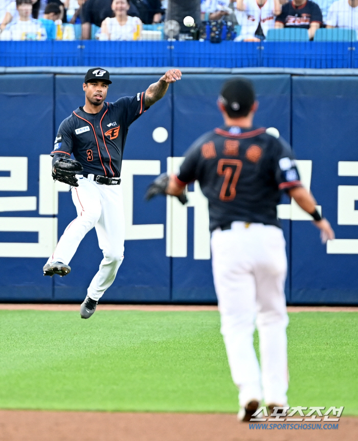 "남은 시즌 쭉 지켜보겠다" 타격 '반등', 수비 '글쎄' 남은 40G …