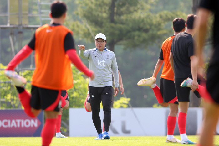 [공식발표]배준호 英스토크시티 이적 기정사실화, 황선홍호 배준호→황재환 …