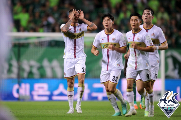 '오반석 극장골'인천, 수원FC 2대1로 꺾고 '4위 점프'…전북-대전 …