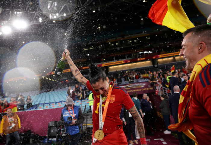 FIFA, '기습 키스 논란' 스페인축구협회장에게 90일 징무 정지 '징…