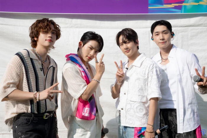 틴탑, 워터밤 달궜다…'향수 뿌리지마'→'긴 생머리 그녀' 히트곡 퍼레이…